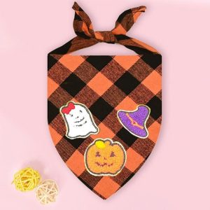 Spooky Halloween Checkered Bandana for Dogs and Cats - Festive Pet Accessory