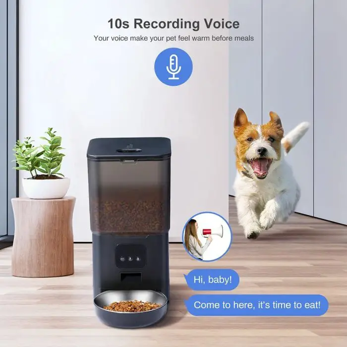 Automatic pet feeder with voice recorder feature. A dog is running happily towards the 12878-e588fa.jpg in a modern home setting. Text bubbles show the recorded message saying, "Hi, baby! Come here, it's time to eat!