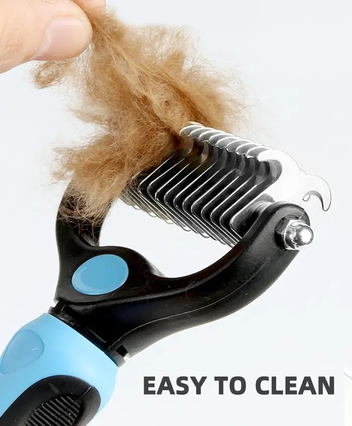 Close-up of a hand holding a pet grooming tool with fur caught between its comb-like blades. The text "EASY TO CLEAN" is displayed at the bottom right. This 9678-89d47e.jpg ensures efficient and hassle-free grooming for your furry friend.